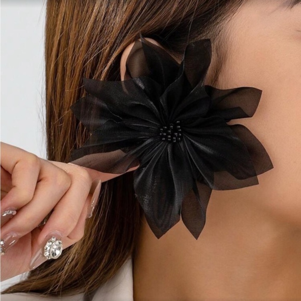 ✨NEW Oversized Black Floral Flower Statement Earrings